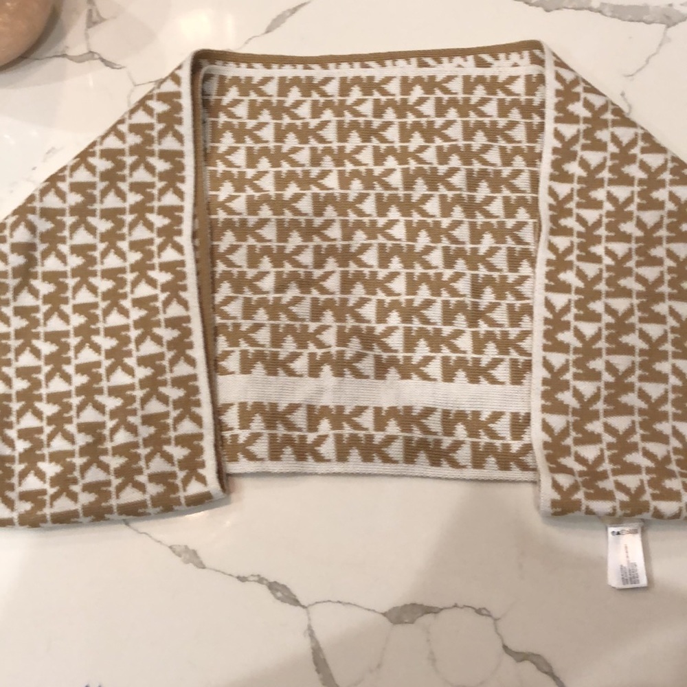 Michael Kors Infinity Scarf (Reversible) - Picture 2 of 2